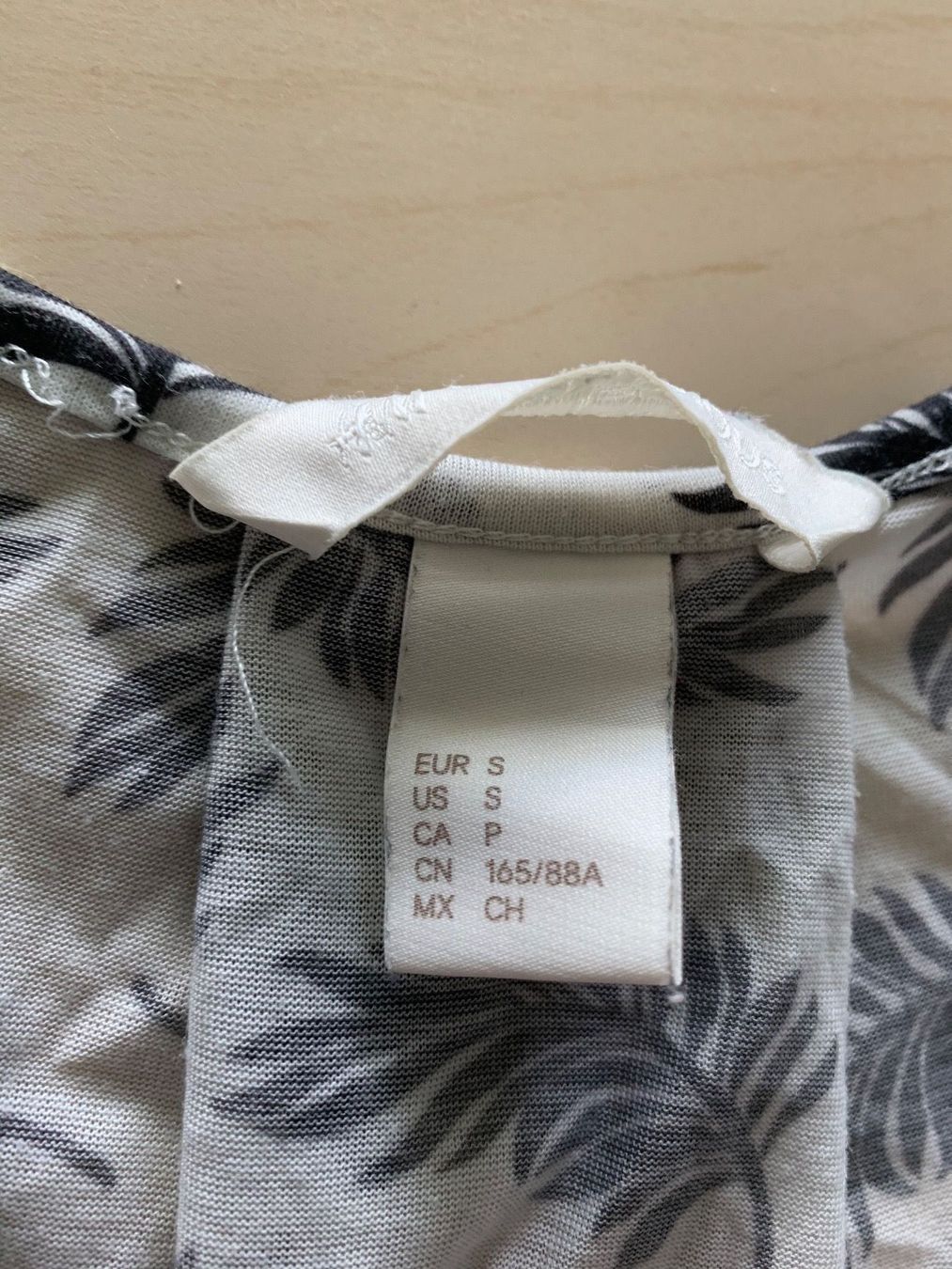 Top: Top beige mit schwarzen Blätter – Nuovo (secondo la descrizione) da Eichberg venduto da Jaasaa96 1