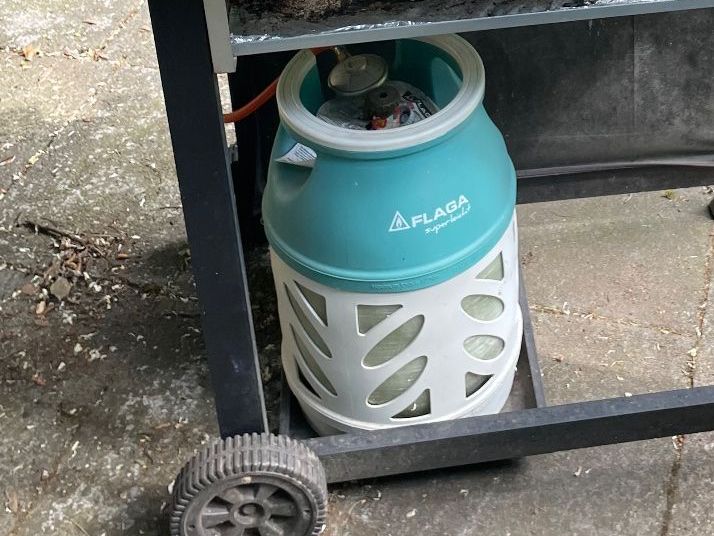 Apparecchiature e tecnologia a gas: 7.5L Gasflasche ca. 1/2 voll – Usato da Frauenfeld venduto da Digididi 2