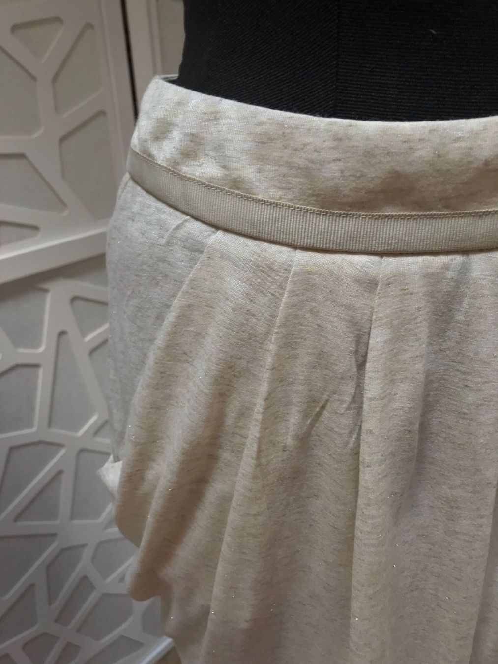 DKNY Kleider & Röcke: Belle jupe beige 'DKNY'. Taille 14ans – Neu (gemäss Beschreibung) aus Grund b. Gstaad von PlageNeige 3
