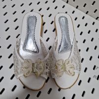 Elegante, weisse Sommerschuhe mit Schleife, Grösse 34-35