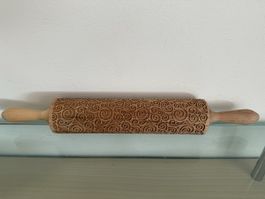 Rouleau à pâtisserie gravé, motifs spirales
