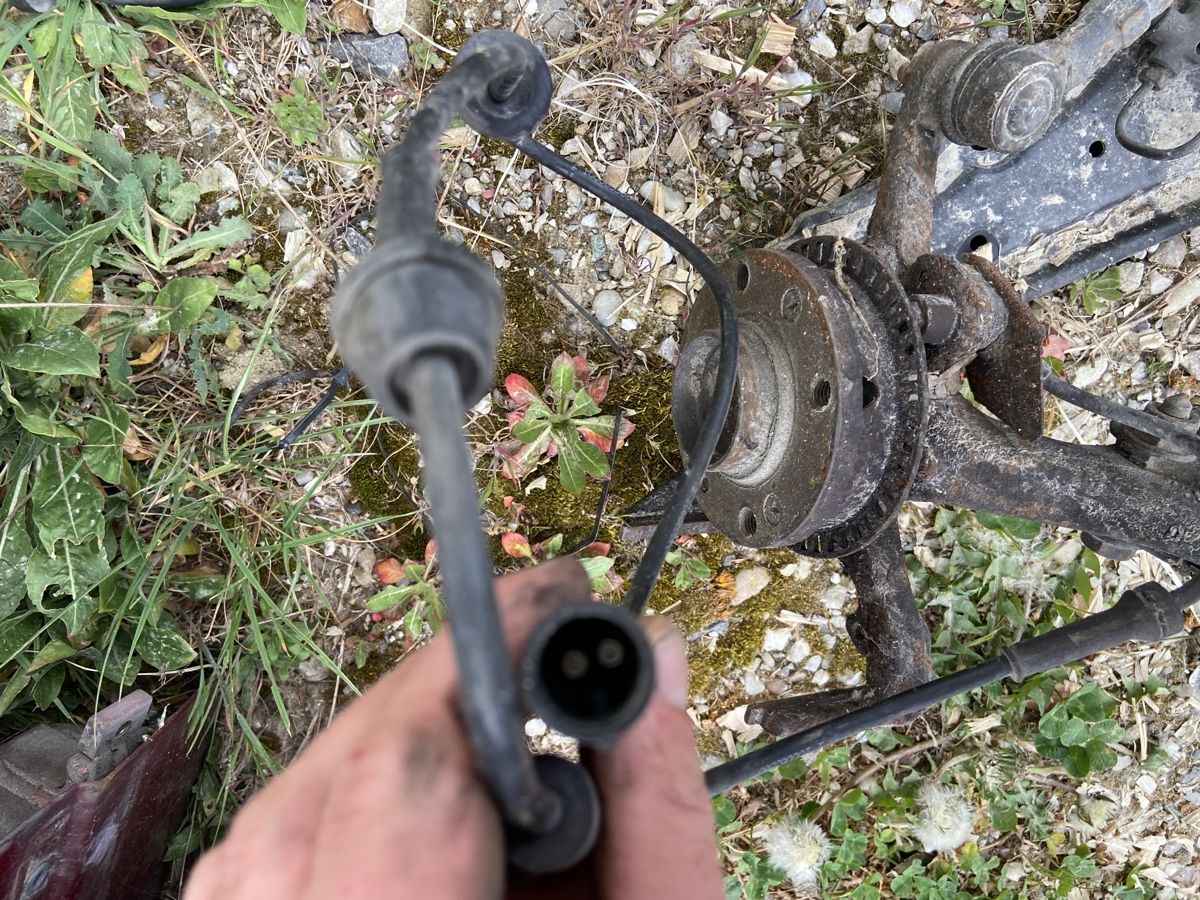 Tutti pezzi di ricambio auto: VW Golf 2 ABS Achsschenkel – Usato da Hettiswil venduto da Lukezero02 2