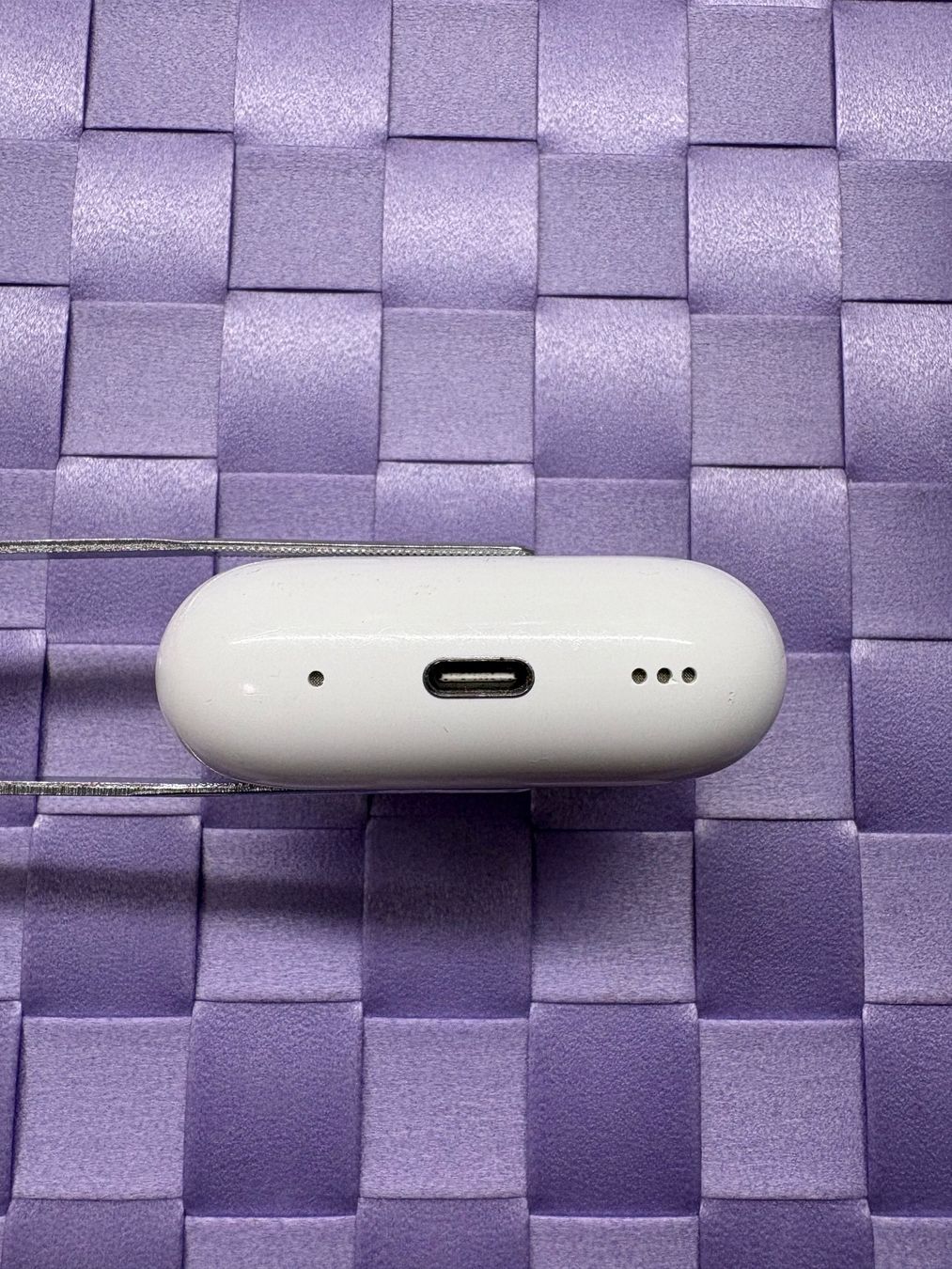 Apple Cuffie: Apple AirPods Pro 2 charging case (A2968). – Usato da Lausanne venduto da Zorrus77 4