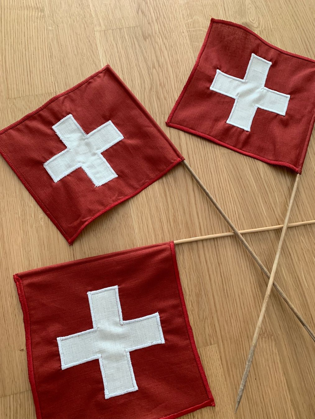 Bandiere: Drapeaux suisses faits main en CH – Nuovo e nell'imballaggio originale da Vouvry venduto da valais1815ch