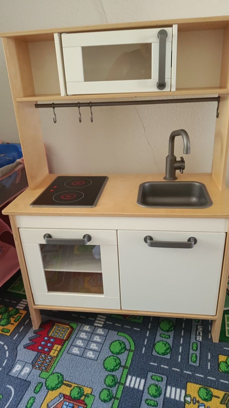 Ikea Spielzeuge: Spielküche Ikea mit Zubehör – Gebraucht aus Pfäffikon SZ von msc_sr7c