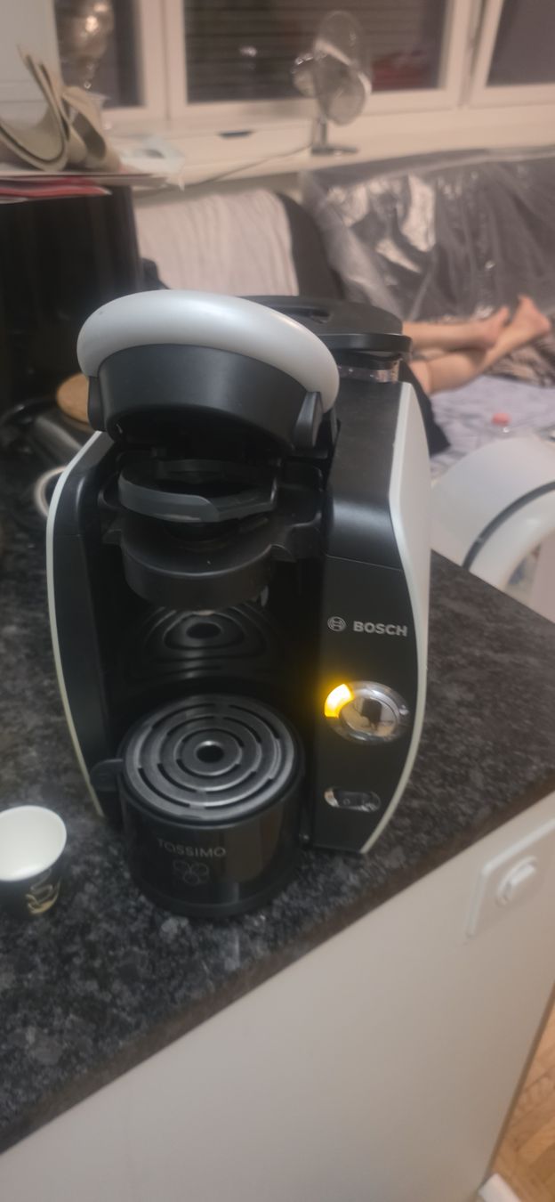 Bosch Kaffeemaschinen & Espressomaschinen: Kaffeemaschine Bosch Tassimo  – Gebraucht aus Zürich von Abrar123 3