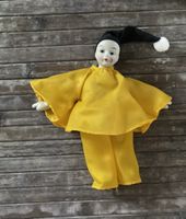 Süsse Porzellan Clown Puppe aus den 70er Jahren. 22cm gross