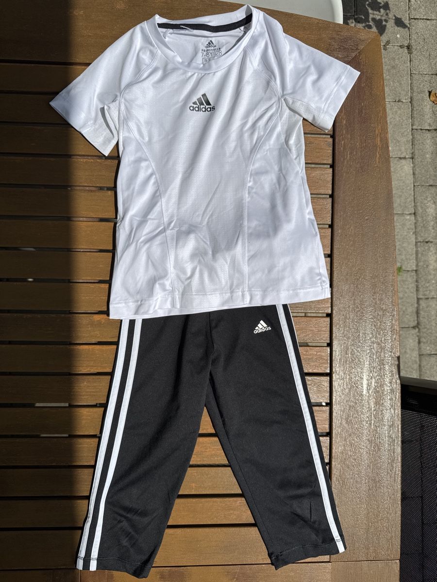 Adidas Trainer, Turnhosen & -trikots: Sport-Set Adidas, Gr. 128 – Gebraucht aus Tägerig von nellair