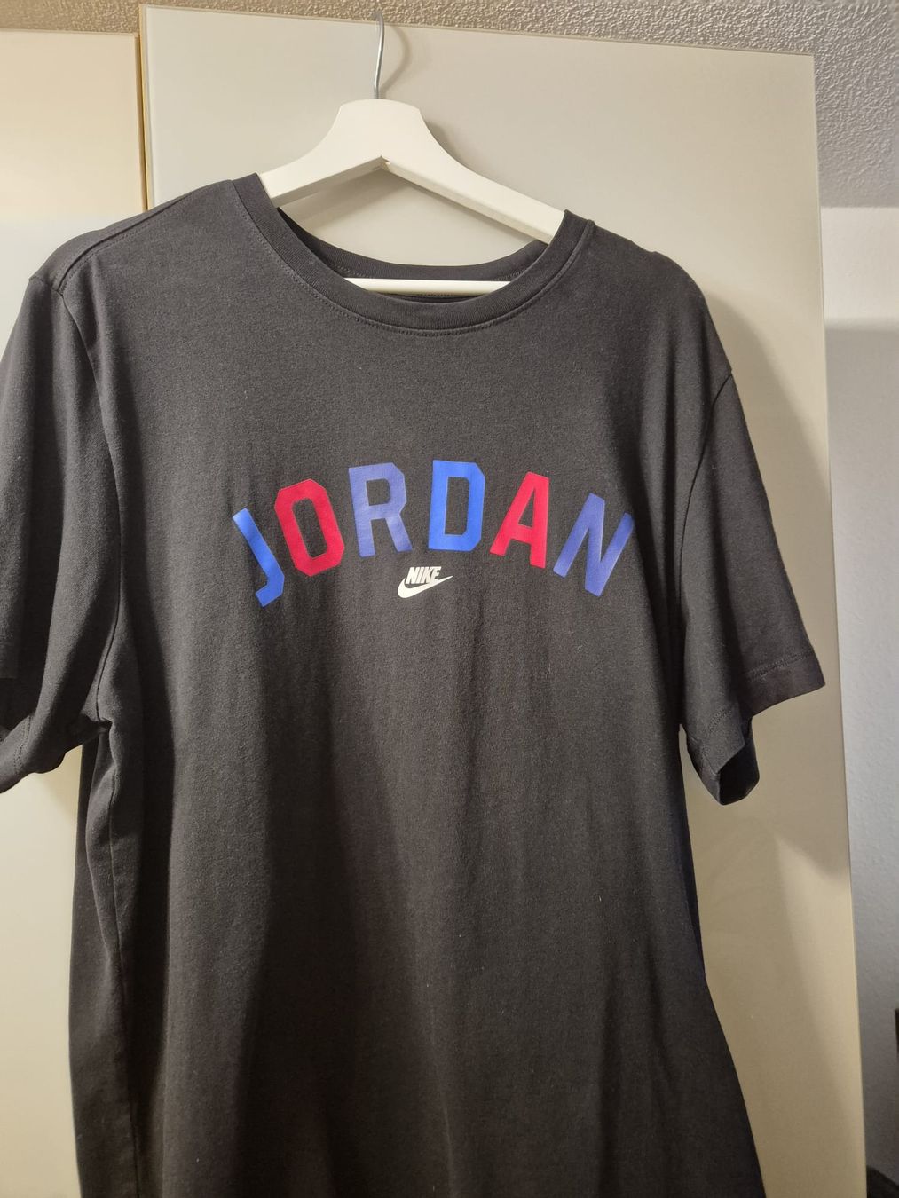 Jordan T-shirt: Schwarzes Jordan T-Shirt M – Usato da Zürich venduto da Salesmaker