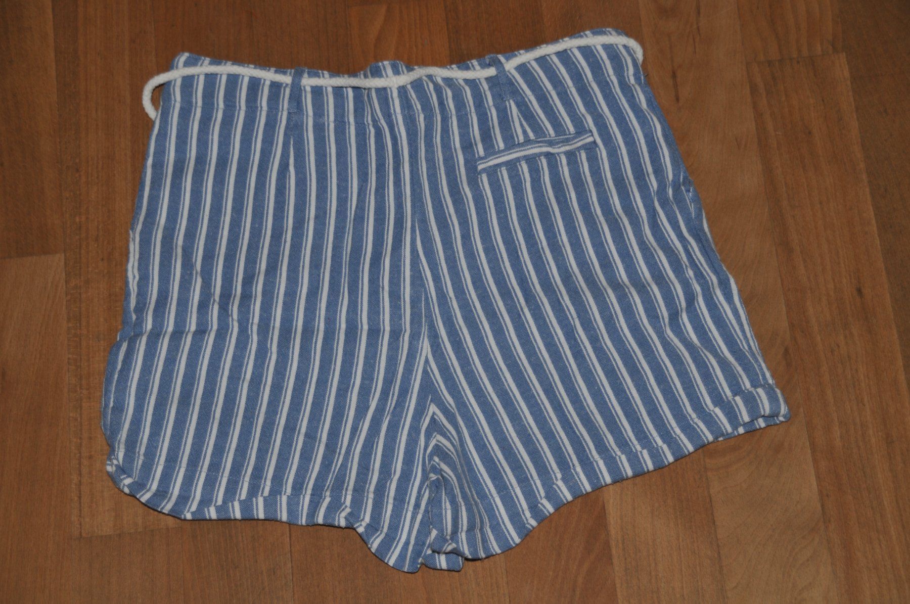 Pantaloni: leichte kurze Hose, Gr. 152 - top Zustand – Usato da Winterthur venduto da Schwestere 1
