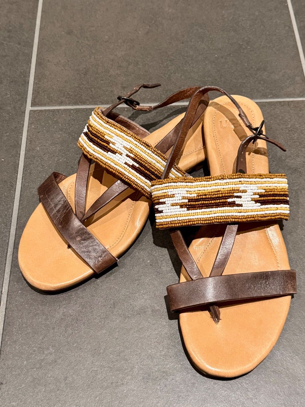 Ledersandalen UGG Verona Serape Beads Gr. 40 Braun (Gebraucht) in ...