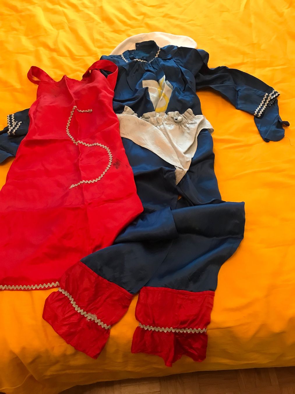 Costumi: Fasnachts-Kinderkostüme-Super-Schlümpfe – Usato da Zürich venduto da luc_2t2q