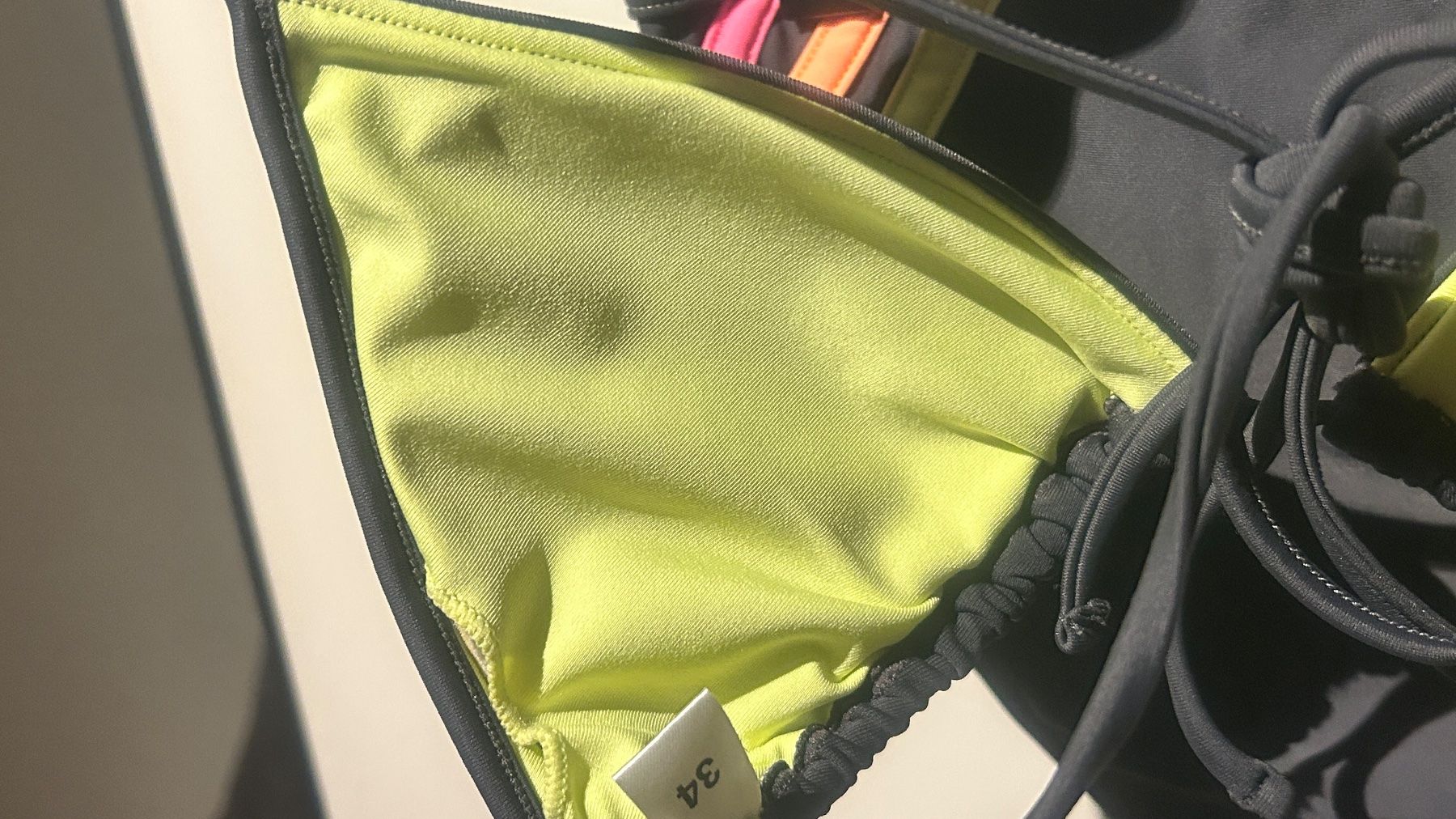 Adidas Badekleider & Bikinis: NEU Triangel Bikini Adidas, gr.34 – Neu (gemäss Beschreibung) aus Münchenstein von einElement 4