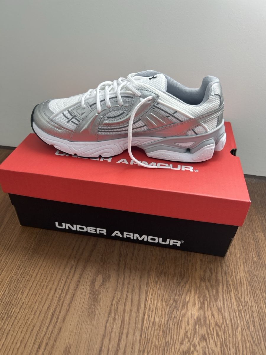 Under Armour Herrenschuhe: Under Armour Sola white/silver – Neu und originalverpackt aus Affoltern am Albis von maddu8 1