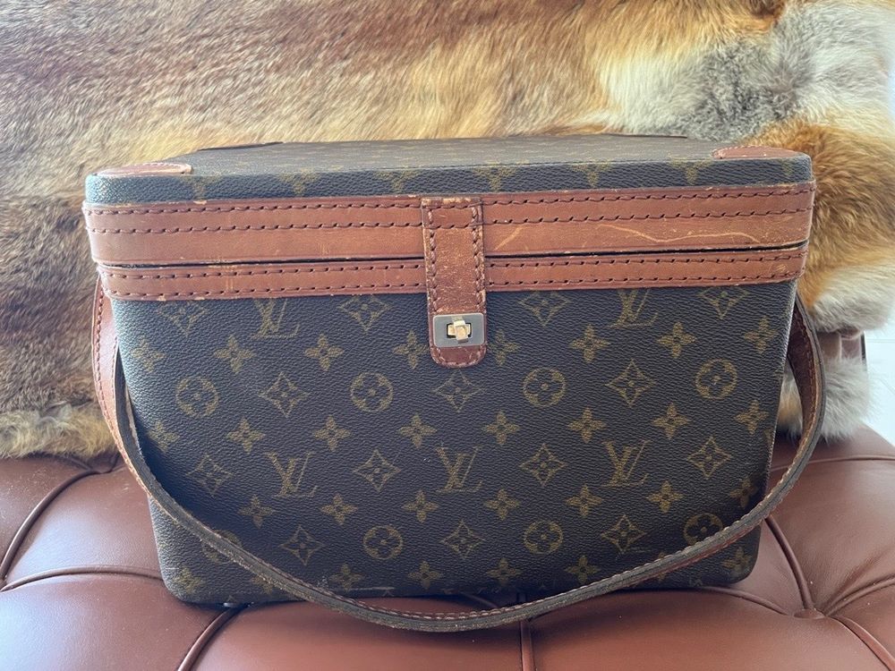 Sold at Auction: Vintage-Kosmetikkoffer, Louis Vuitton.