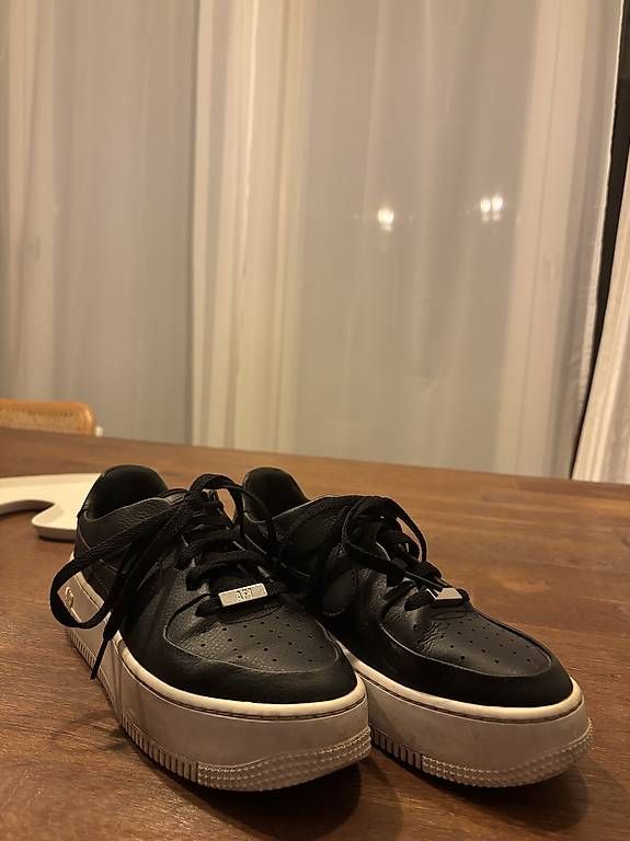 Nike Scarpe da uomo: Nike Air Force 1 - Schwarz – Usato da Dübendorf venduto da tay_jcn7 2