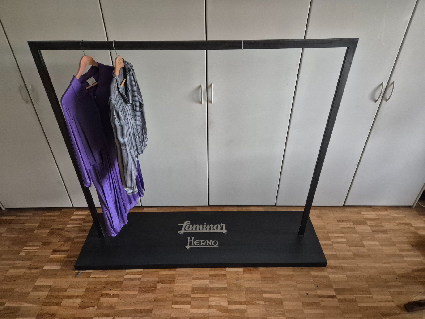 Garderobe: Herno Laminar - Kleiderständer Metall – Gebraucht aus Zürich von rud_dby8 1