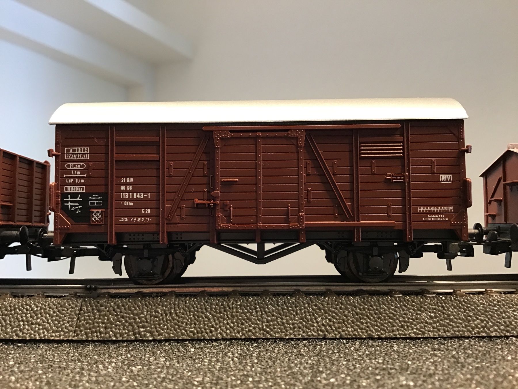 Roco Modellini di ferrovie: 3xROCO GÜTERWAGEN H0 WECHSELSTROM – Usato da Männedorf venduto da Modelle-aller-Art 2
