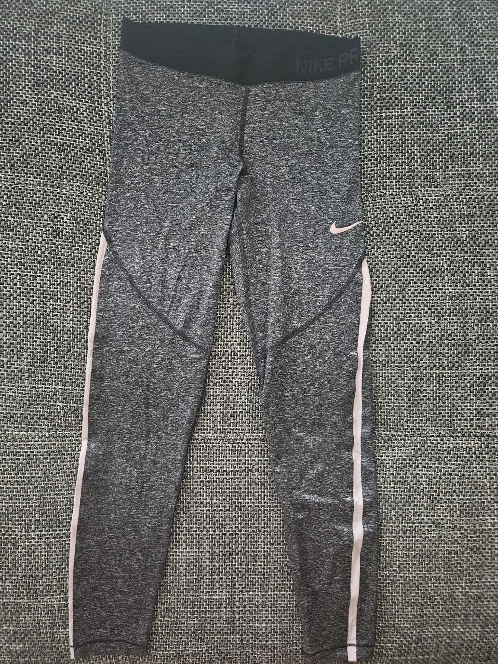 Nike Leggings: Nike Pro Hypercool Leggings grau Gr.L – Gebraucht aus Muri AG von Corina99