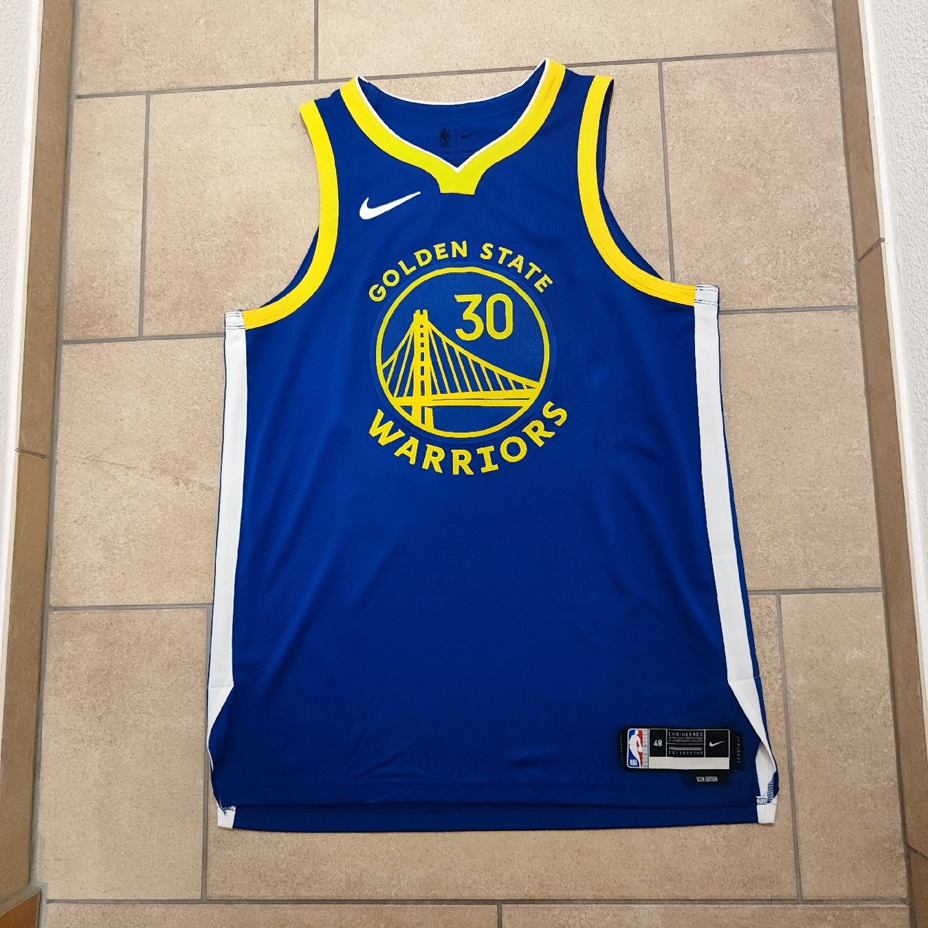 Nike T-shirt: Stephen Curry Jersey - NEUF – Nuovo (secondo la descrizione) da Lamone venduto da ken_8y7h