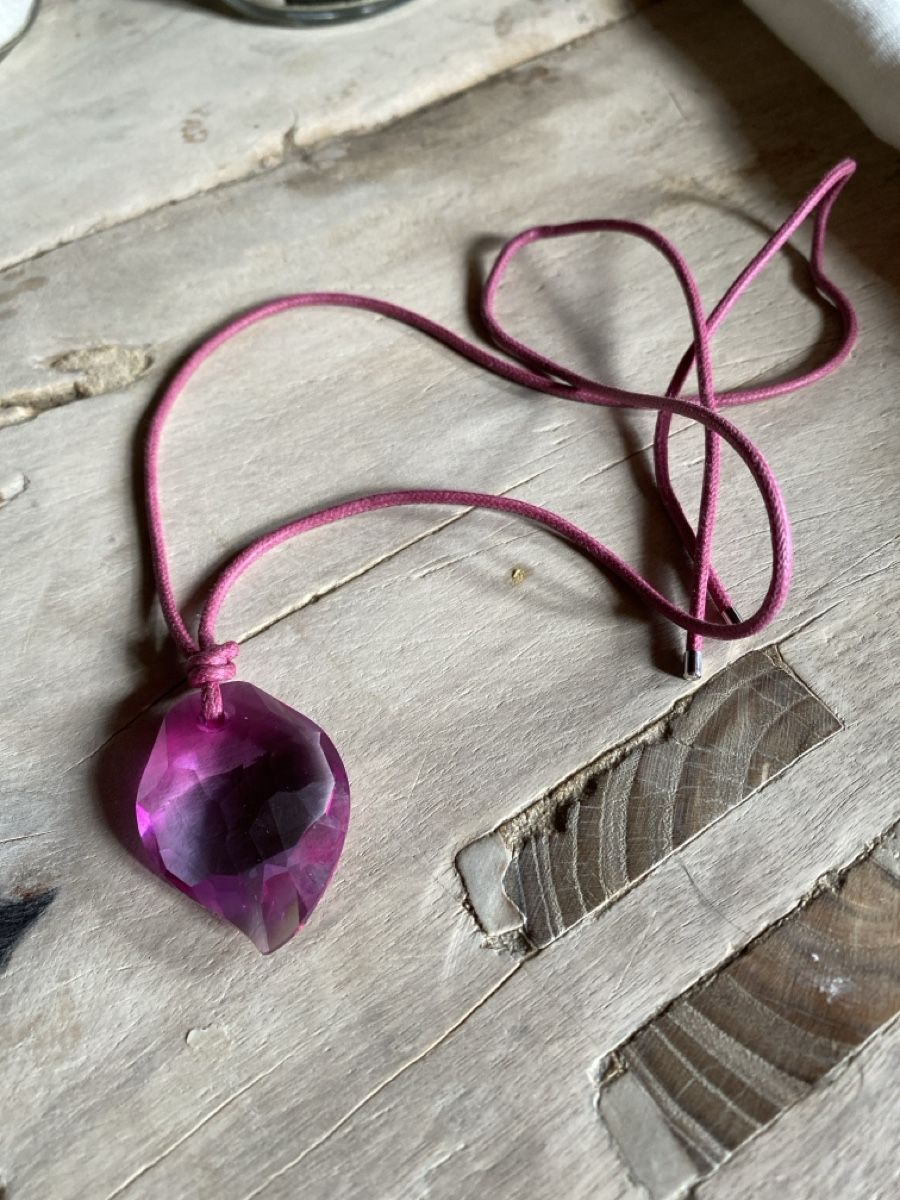 Swarovski Catenine: Swarovski Halskette an Lederhalsband  – Nuovo e nell'imballaggio originale da Amden venduto da stewa03
