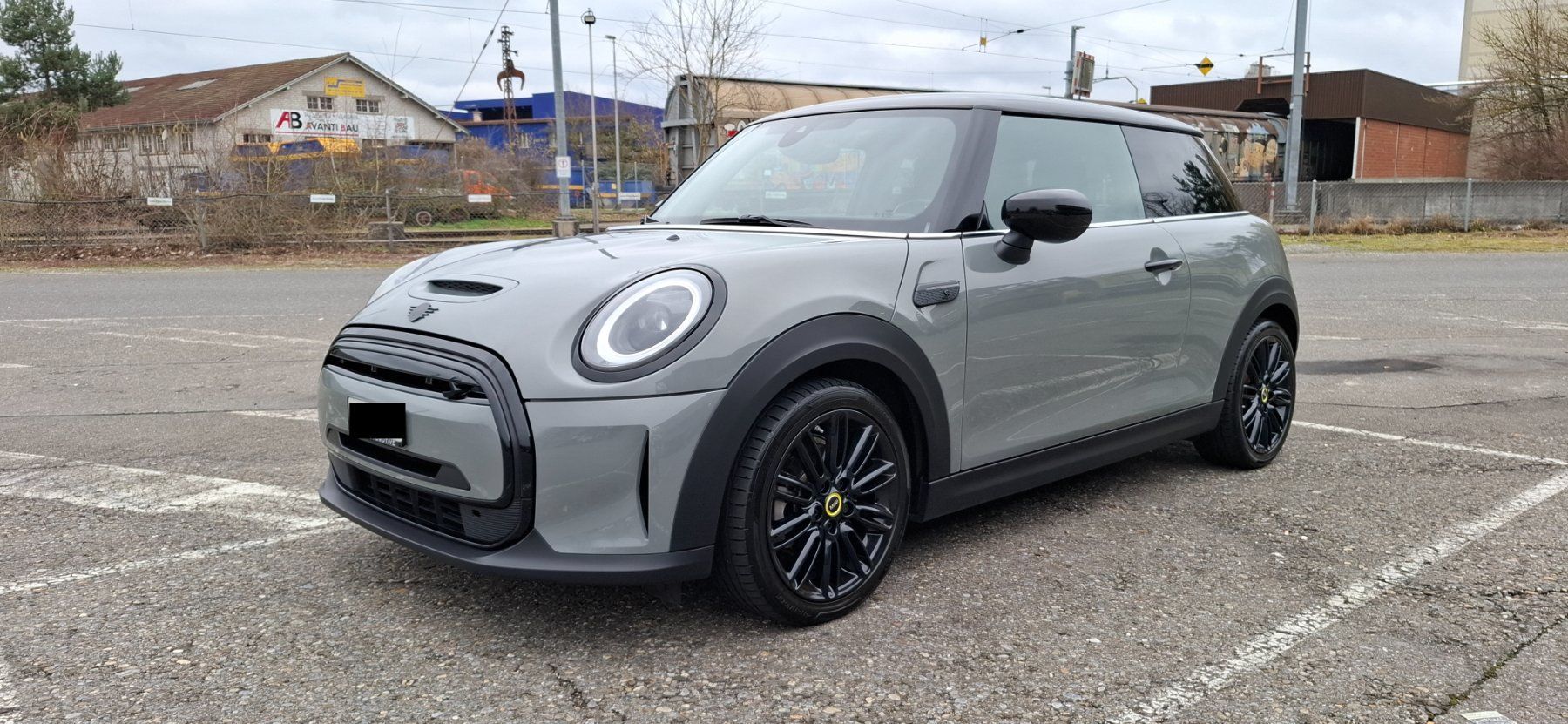 Mini Automobili: Mini Cooper SE in toller Farbkombination – Usato da Suhr venduto da Msess