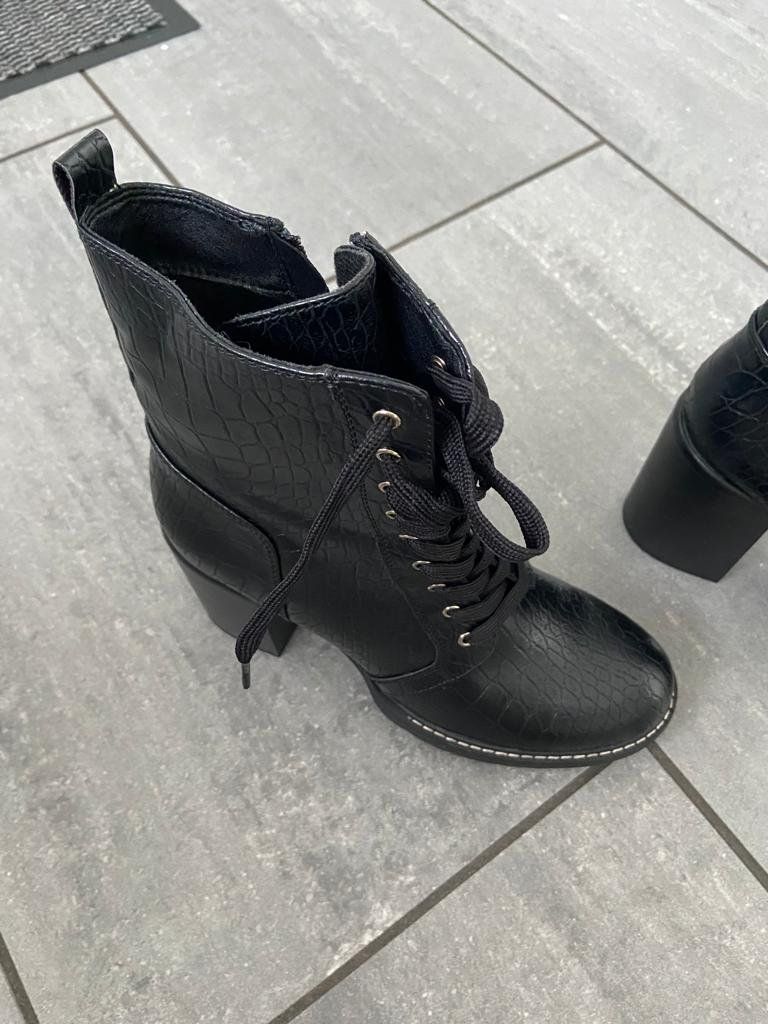 Scarpe da donna: Stiefelette catwalk Gr. 40 – Nuovo (secondo la descrizione) da Thalwil venduto da Briscolina 2