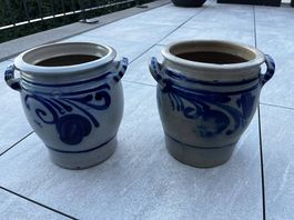 2 alte Tontöpfe / Keramiktöpfe mit blauer Bemalung