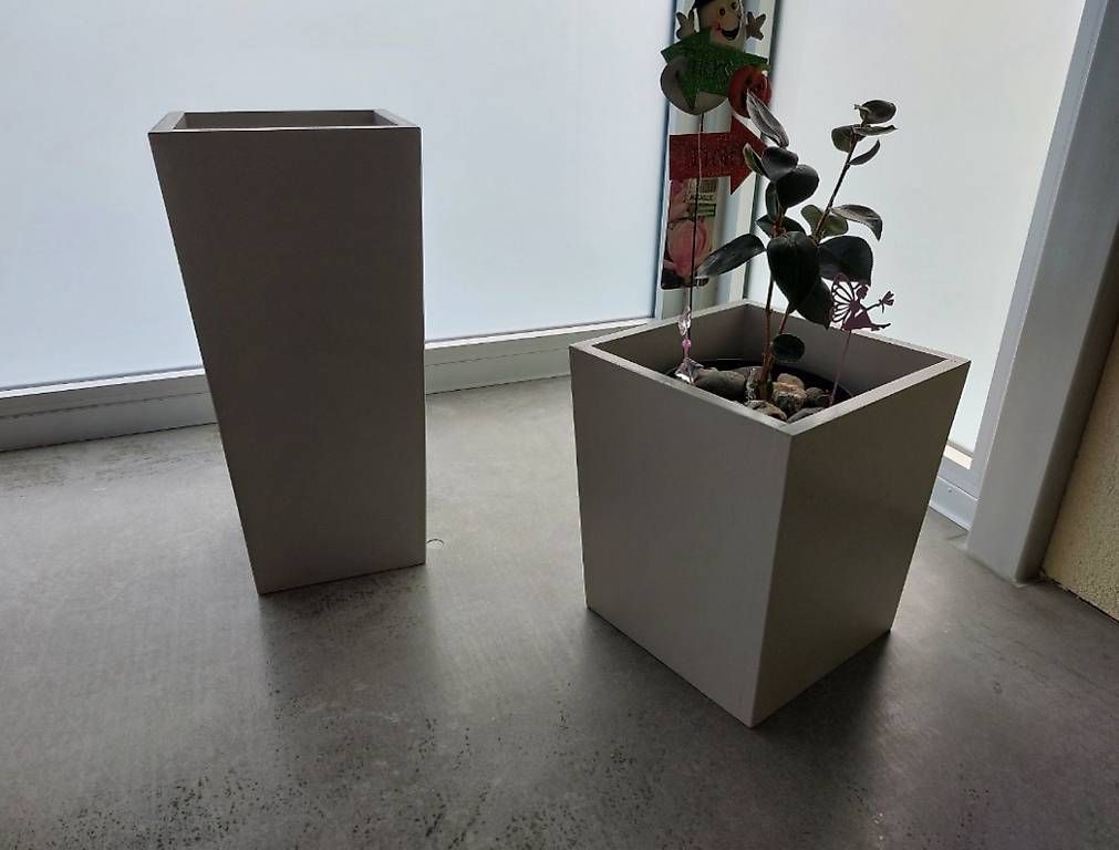 Vasi per fiori: 2x Blumen Kübel – Usato da Davos Platz venduto da Davos25