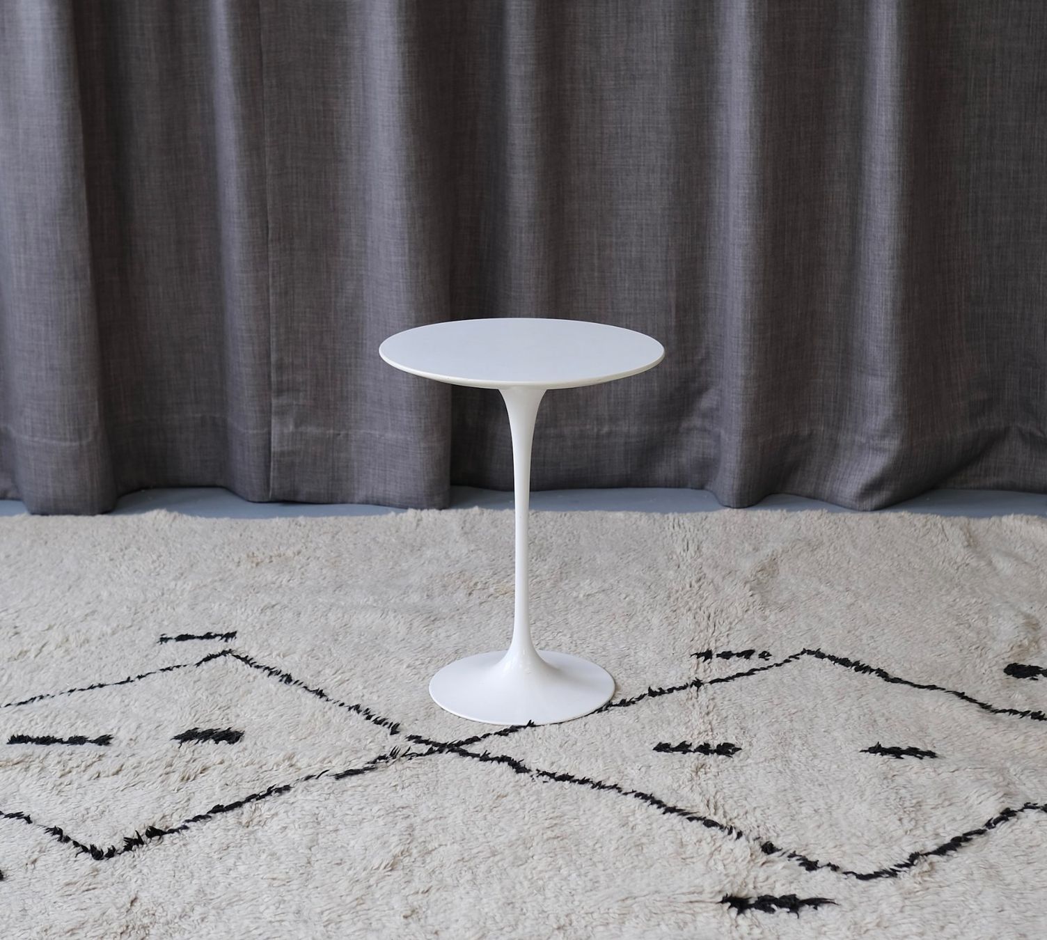 Knoll Tavoli: Eero Saarinen side table by Knoll International – Usato da Bern venduto da Zmodern_VIN 6