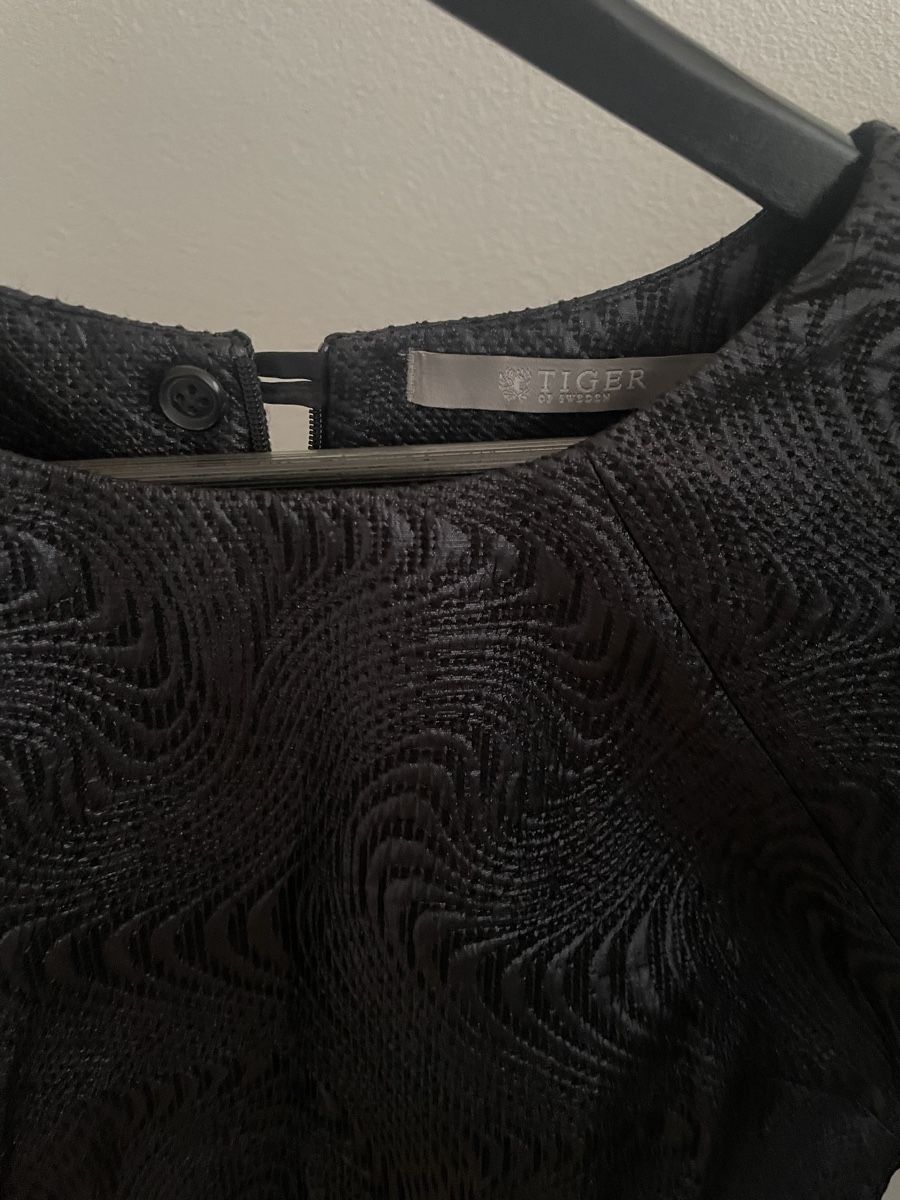 Tiger of Sweden Robes: Kleid von Tiger, Grösse 34 – D'occasion à Root par Fuerigen 1