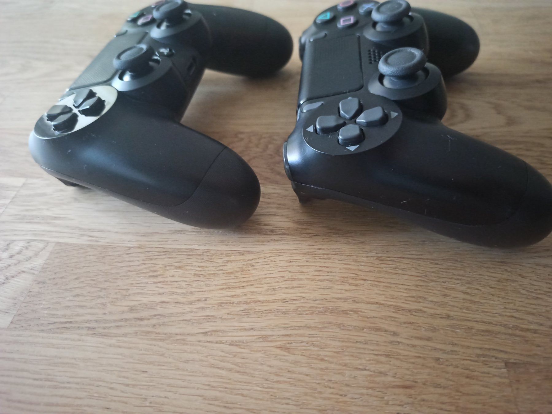 Manettes: 2 x Original Controller Sony PS4 Wireless DualShock 4 V1 – D'occasion à Oberweningen par mar_87mx 3