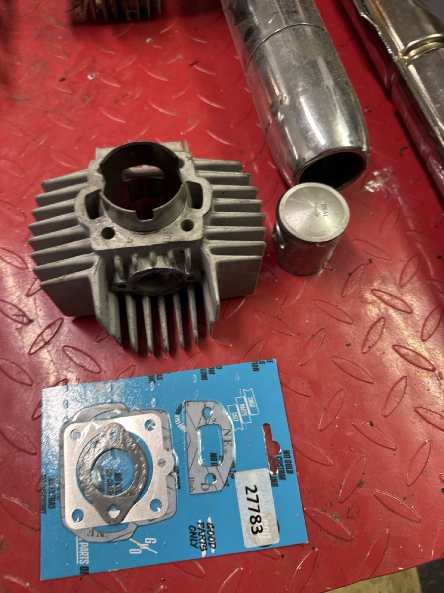 Puch Parti ricambio per ciclomotori: Puch Maxi, E50, 70ccm, 45mm, Zigarre, Zylinder, Auspuff – Usato da Altnau venduto da 2TaktSyndikat 2