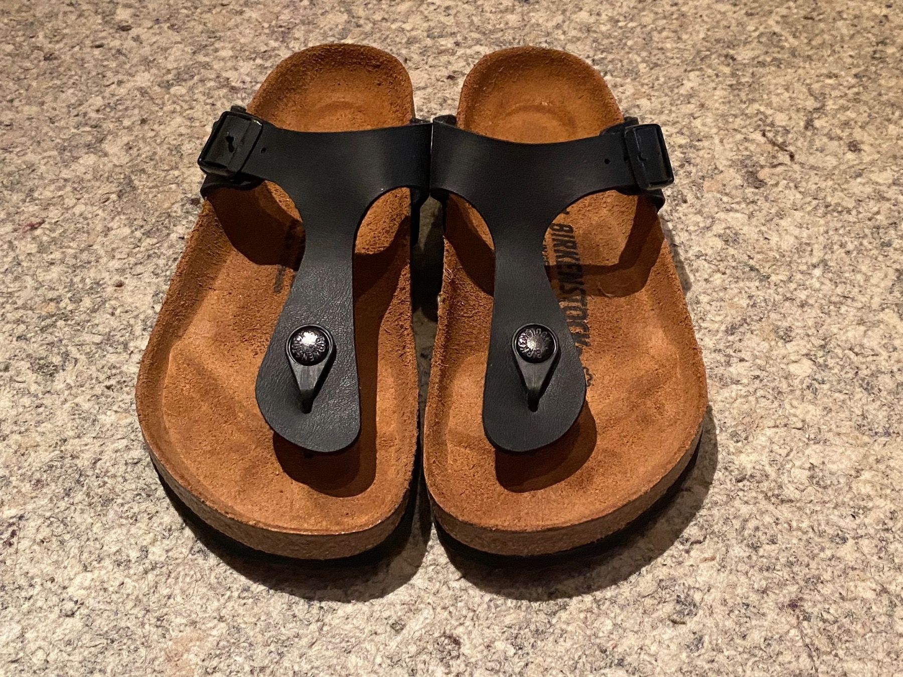 Birkenstock Chaussures femmes: Birkenstock Gizeh schwarz Gr. 35 – D'occasion à Wattwil par edel88 3
