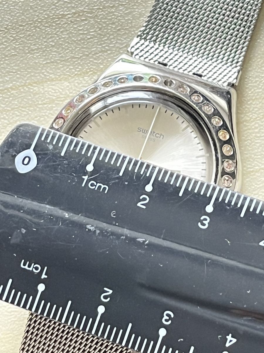 Swatch Uhren: Swatch Damenuhr silberfarben mit Schmucksteinen  – Gebraucht aus Grenchen von chththl 2