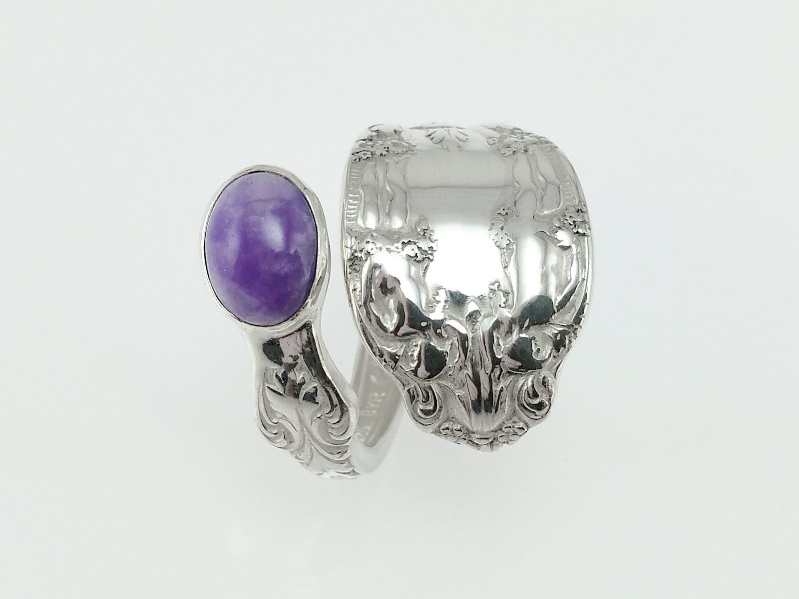 Anelli: Offener Silberring im Jugendstil mit ovalem Sugilith – Nuovo e nell'imballaggio originale da Meilen venduto da Byrd-bijoux 1