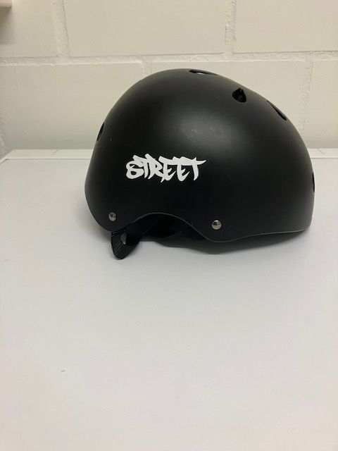 Caschi: Stylischer Street Helm, Schwarz Grösse S – Usato da Lengnau BE venduto da Mdoppia