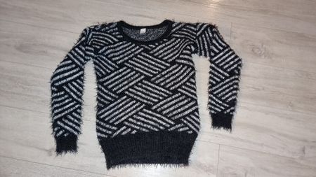 Warmer Pullover mit speziellem Muster, Grösse M
