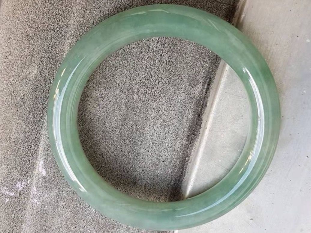 Bracciali & Braccialetti: Armreif aus Jadeite-Jade Typ A – Nuovo (secondo la descrizione) da Bern venduto da Steinfieber