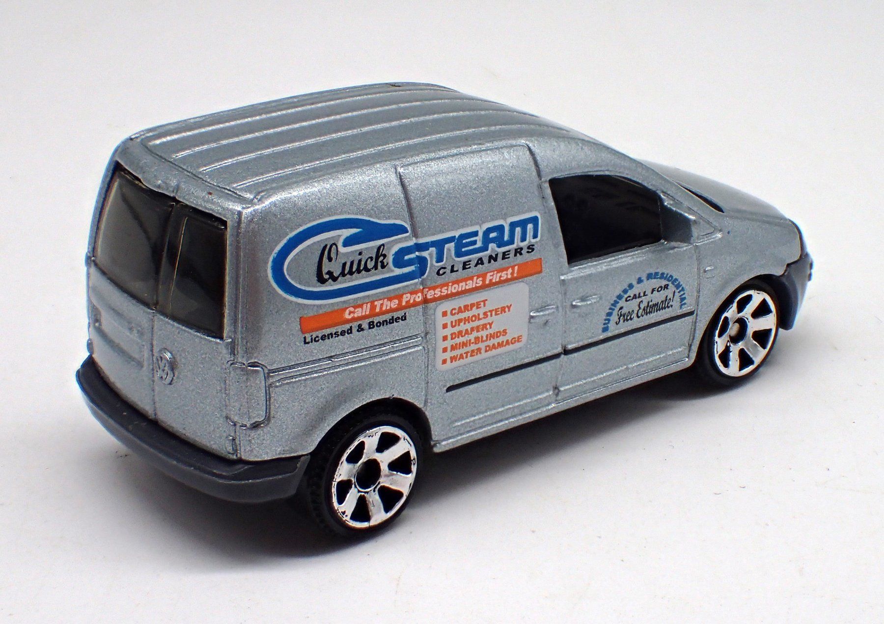 Matchbox Modellini d'auto: Matchbox VW Caddy Quick Steam Cleaners grau/gris – Usato da Ostermundigen venduto da archeopteryx 2