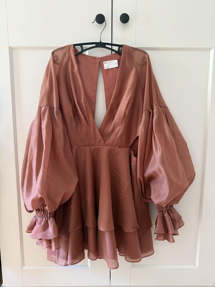 Asos Kleider: ASOS Design Kleid  – Neu (gemäss Beschreibung) aus Zürich von WomenMenKidsClothes