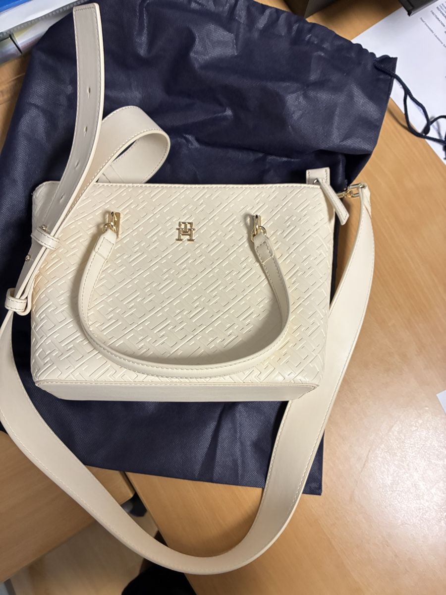 Tommy Hilfiger Borse da donna: Tommy Hilfiger blanc cassé neuf – Nuovo e nell'imballaggio originale da Brent venduto da miloune 1