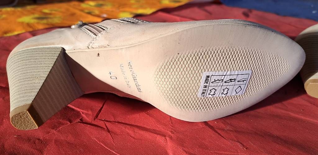 Scarpe da donna: Stiefelette Neu beige Gr. 40 Marke Nero Giardini – Usato da Märwil venduto da SchmidC14 1