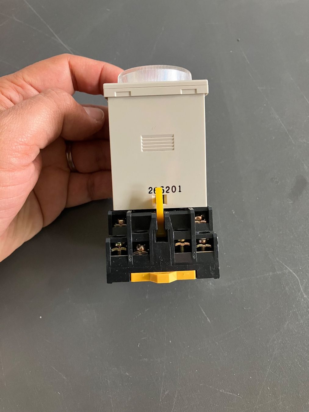 Omron Componenti elettronici: Omron H3CR Zeitrelais Analog Multifunktionsrelais – Usato da Aarburg venduto da Wendepunkt_Fundgrube 2