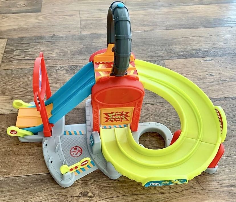 Piste: Smoby Rennbahn inkl. 4 Autos – Usato da Wiggiswil venduto da Claudi334 2