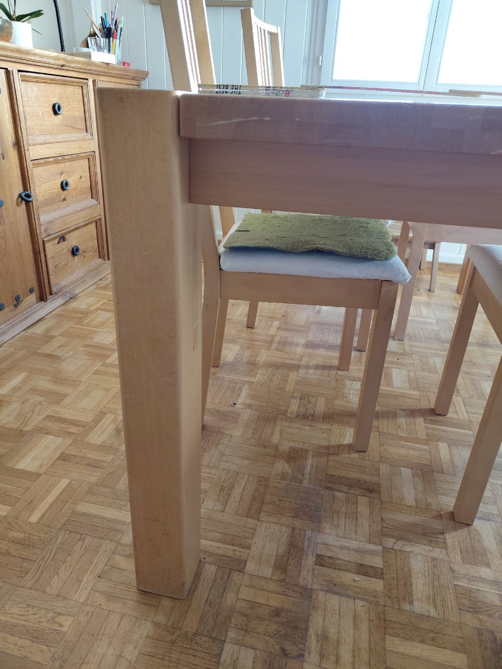 Tables: Holztisch mir Stühlen  – D'occasion à Ruswil par kar_9fsy 2