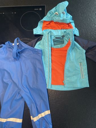 Dünne Regen/Windjacke und Regenhose + gefütterte Regenjacke