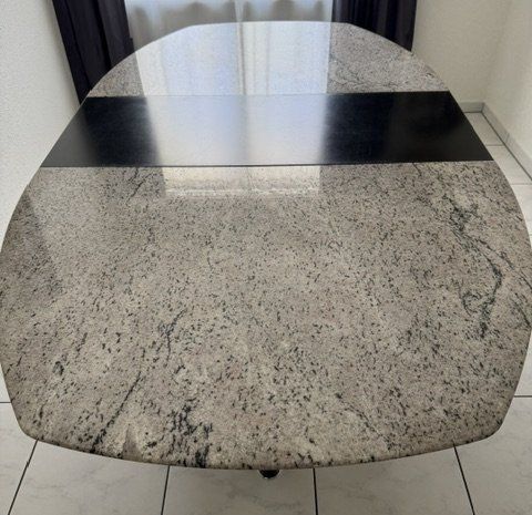 Tables: Esstisch massiv, Granit und Holz – D'occasion à Rotkreuz par Hais 1