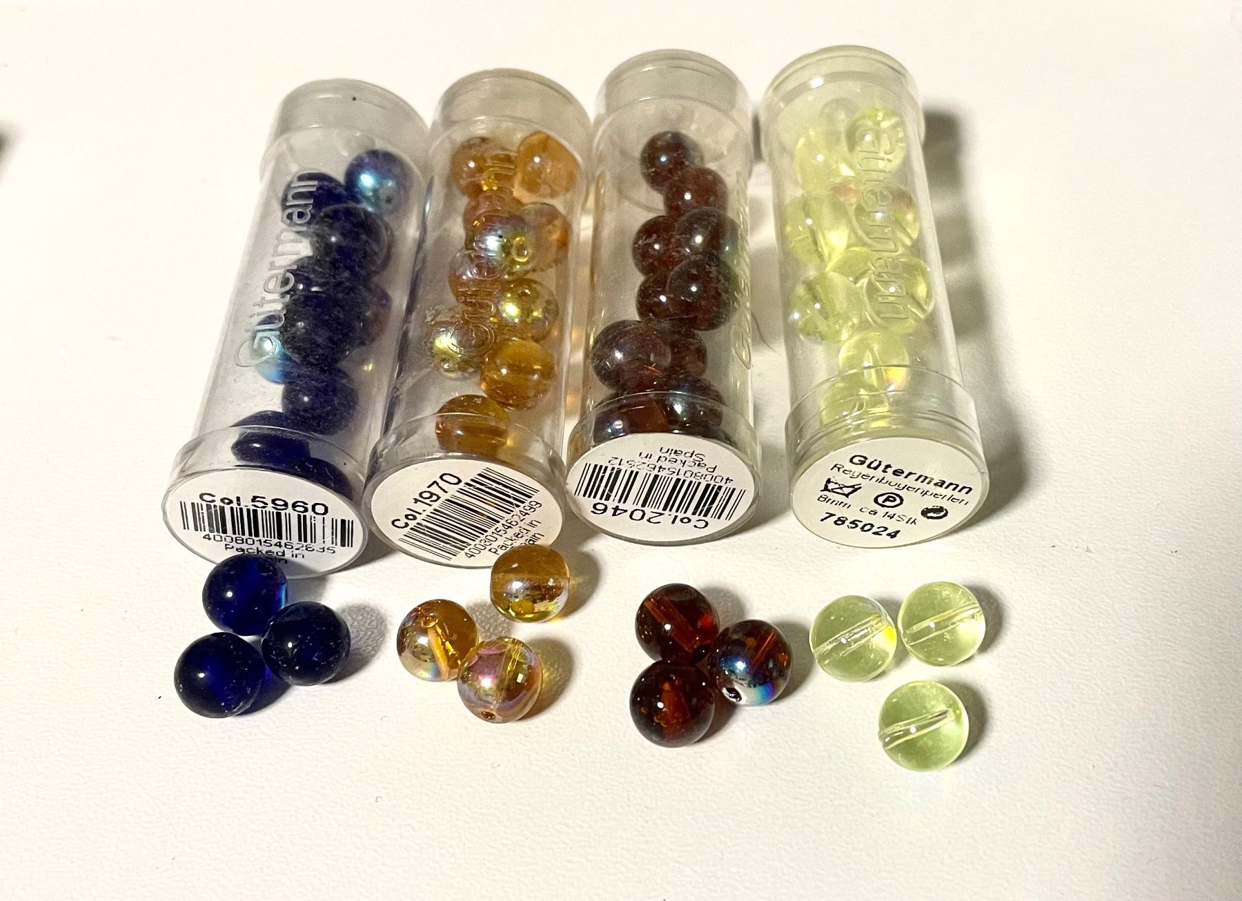 Perles (synthétiques): Gütermann Regenbogenperlen, 8mm, 4 Röhrchen – Neuf avec emballage d'origine à Schachen LU par Perlentraum