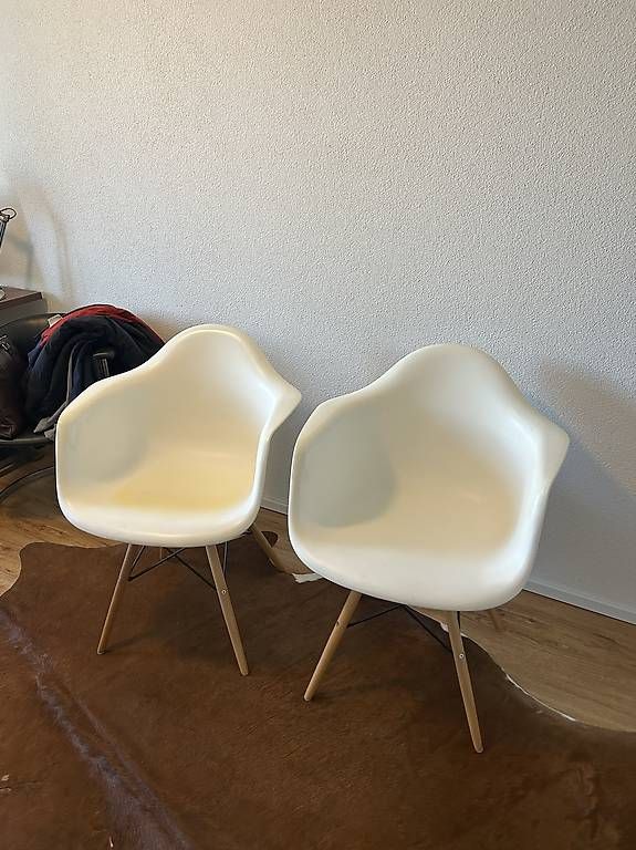 Stühle: Vitra Optik Stühle weiss – Gebraucht aus Regensdorf von rob_c7xr